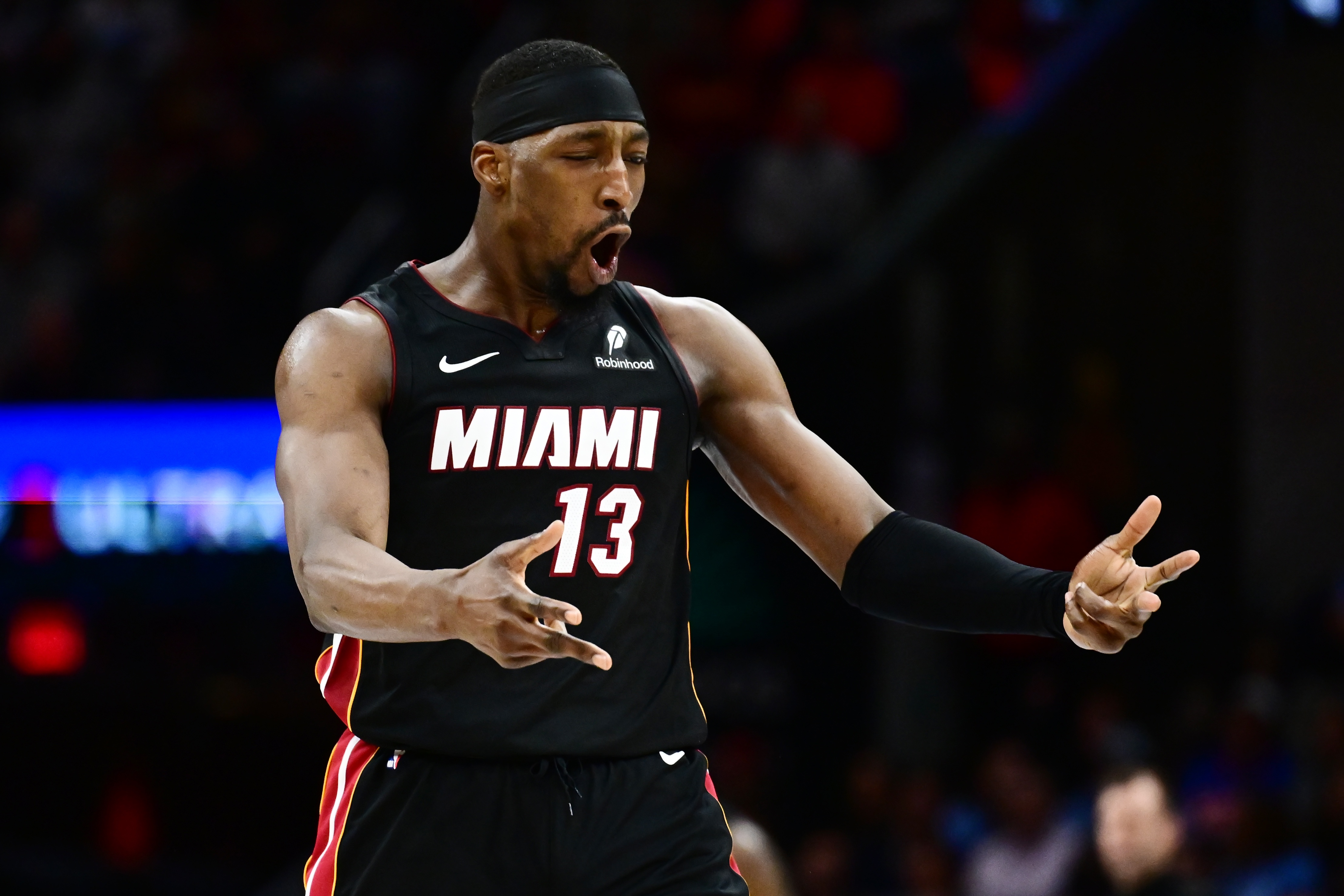 NBA官方: 阿德巴约与裁判不当接触并使用侮辱性语言被罚五万美元