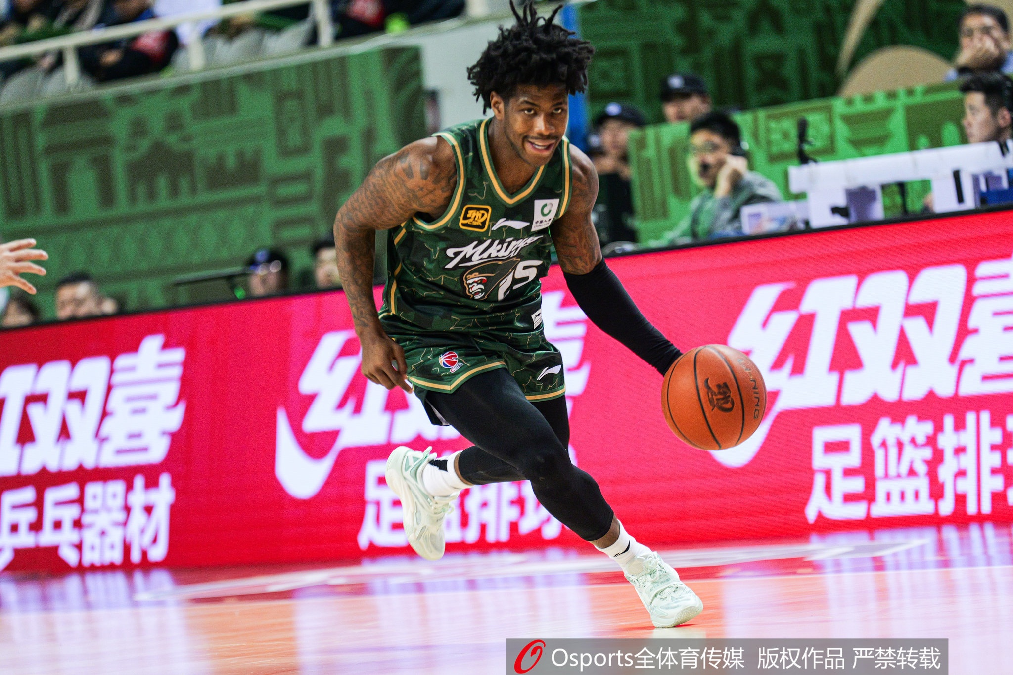 这外援猛得很!肯德里克-戴维斯16投12中&罚球18中15砍43分6板9助